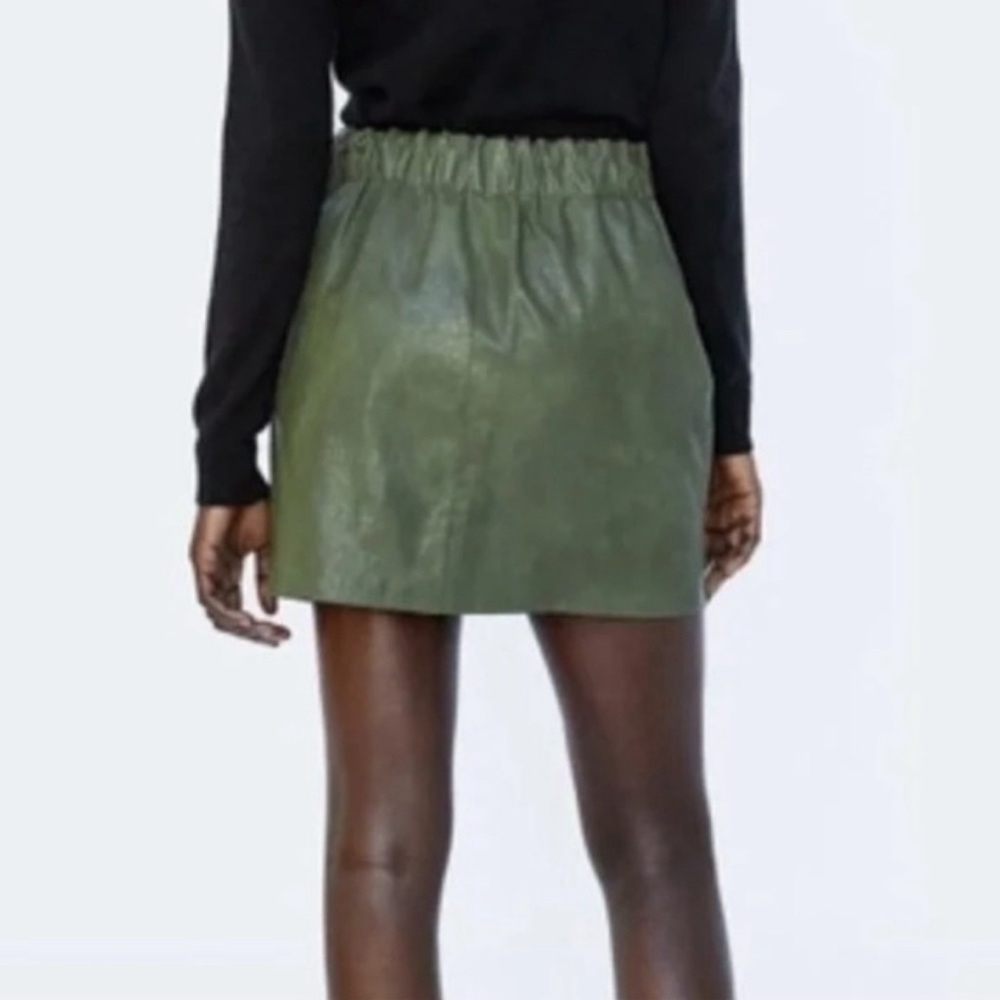 Zara olive faux leather mini skirt